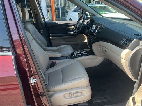 Used 2021 Honda Pilot Touring image 8