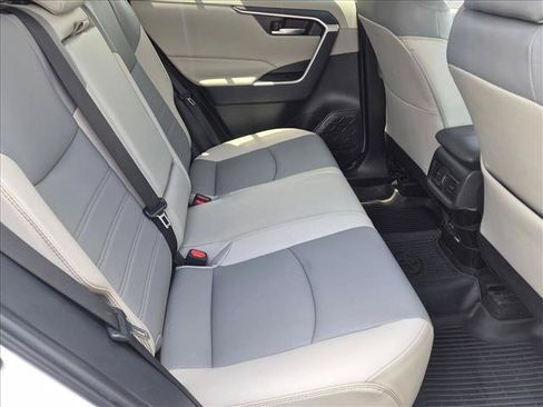 Used 2022 Toyota RAV4 XLE Premium AWD/4WD image 17