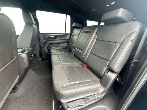 Used 2025 Chevrolet Suburban LT AWD/4WD image 25