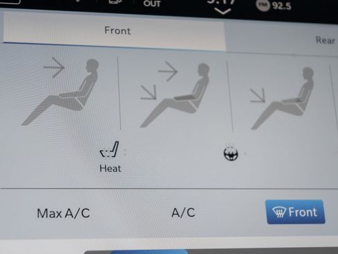 Used 2024 Chrysler Pacifica Touring-L image 31