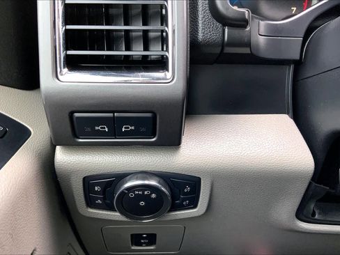 Used 2015 Ford F150 XLT w/ Equipment Group 302A Luxury AWD/4WD image 31