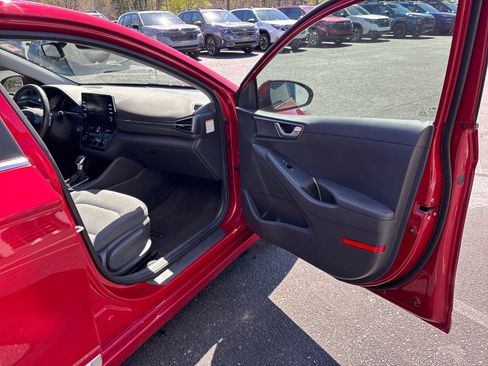 Used 2022 Hyundai Ioniq SE image 44
