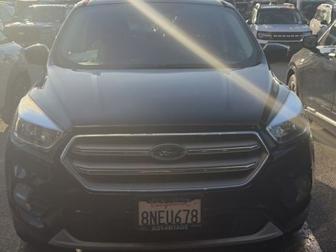 Used 2019 Ford Escape SE FWD image 2