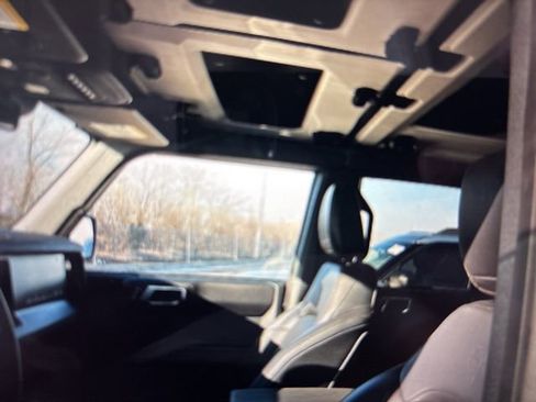 Used 2025 Ford Bronco Badlands image 8