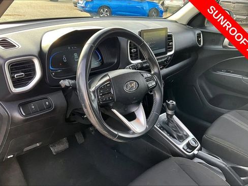 Used 2025 Hyundai Venue SEL FWD image 11