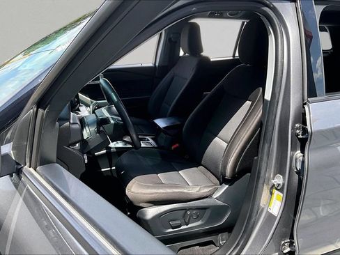 Used 2023 Ford Explorer XLT RWD image 21