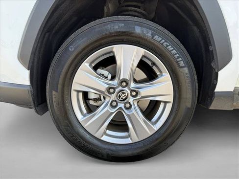 Used 2025 Toyota RAV4 XLE FWD image 26