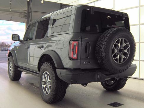 Used 2025 Ford Bronco Badlands image 9