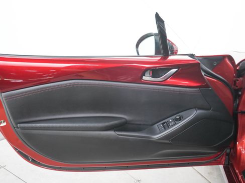 Used 2019 MAZDA MX-5 Miata Grand Touring RWD image 12