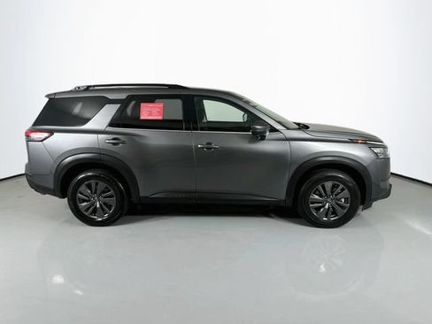Used 2024 Nissan Pathfinder SV FWD image 10
