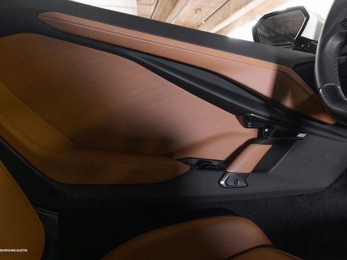 Used 2024 Lamborghini Revuelto image 19