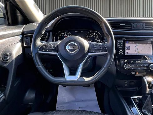 Used 2017 Nissan Rogue SV w/ SV Premium Package AWD/4WD image 5