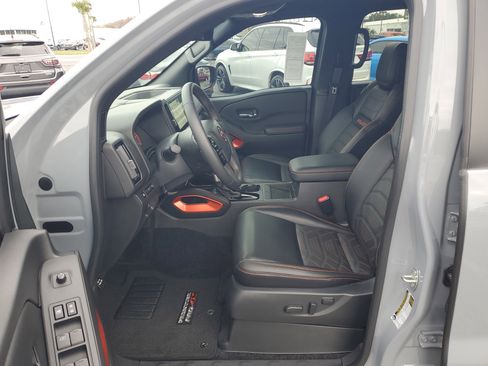Certified 2025 Nissan Frontier PRO-4X w/ Pro Premium Package image 11