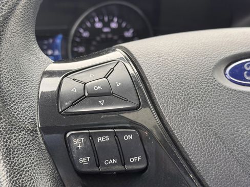 Used 2017 Ford Explorer XLT w/ Equipment Group 202A AWD/4WD image 6