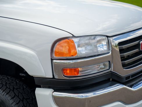 Used 2004 GMC Sierra 2500 SLE w/ Heavy-Duty Power Package AWD/4WD image 25