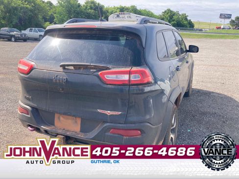 Used 2016 Jeep Cherokee Trailhawk w/ Comfort/Convenience Group AWD/4WD image 6