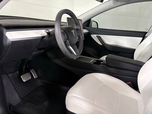 Used 2022 Tesla Model Y Long Range AWD/4WD image 20