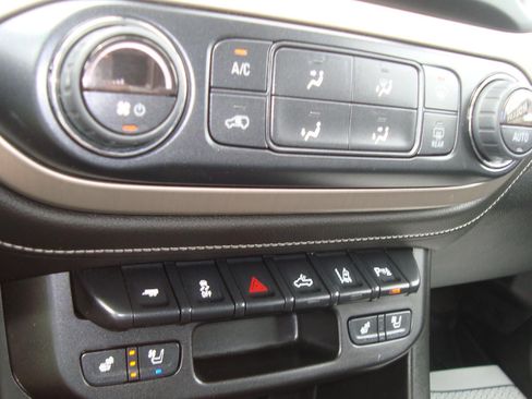 Certified 2022 GMC Canyon Denali image 17