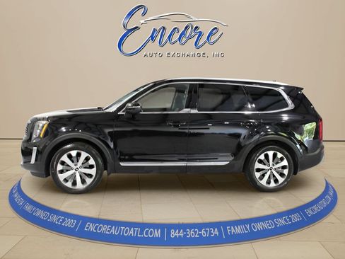 Used 2022 Kia Telluride EX w/ EX Premium Package FWD image 2