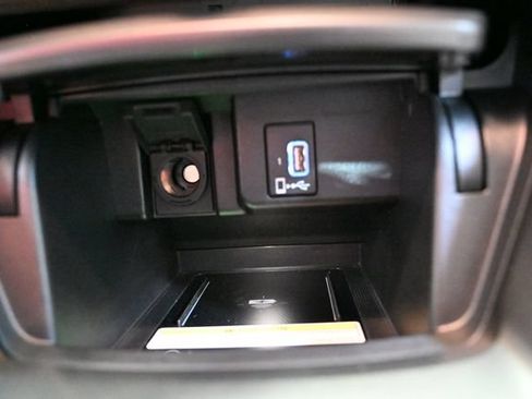 Used 2018 Honda Accord Touring image 32
