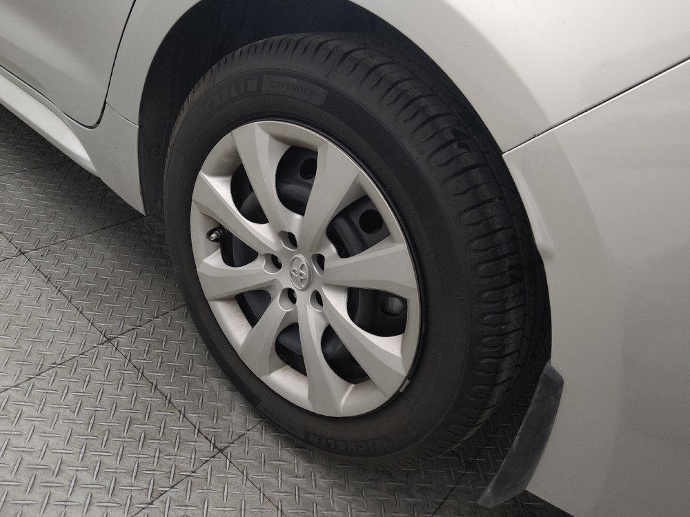Used 2021 Toyota Corolla LE FWD image 31