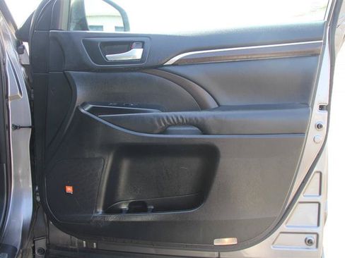 Used 2014 Toyota Highlander Limited FWD image 19