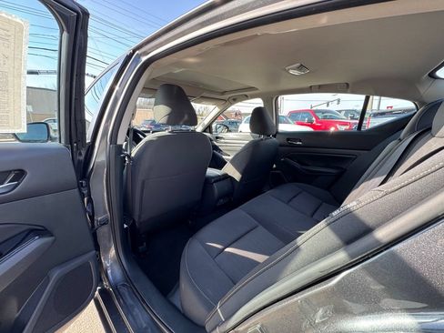 Used 2022 Nissan Altima 2.5 SV w/ SV Premium Package FWD image 18