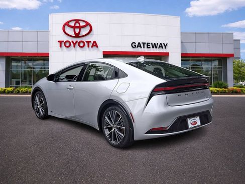 Used 2025 Toyota Prius XLE AWD/4WD image 7