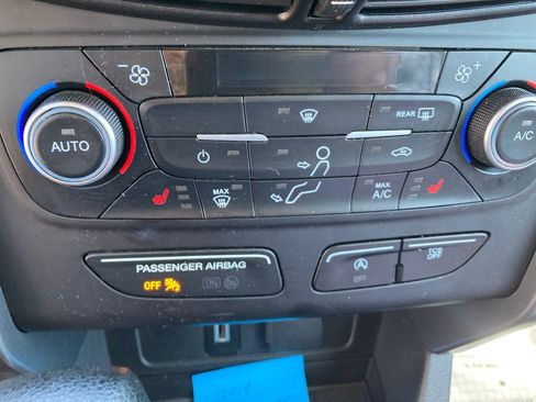 Used 2018 Ford Escape SE w/ SE Sync 3 Package AWD/4WD image 26