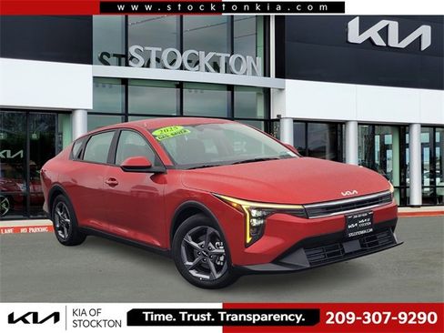 Used 2025 Kia K4 LXS image 1
