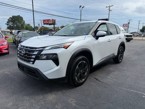 Used 2024 Nissan Rogue SV FWD image 3