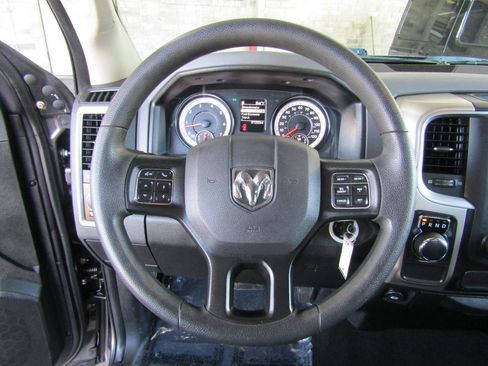 Used 2019 RAM 1500 Classic SLT RWD image 13