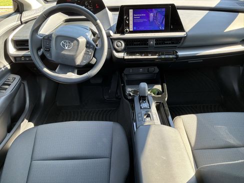 Used 2025 Toyota Prius LE FWD image 28