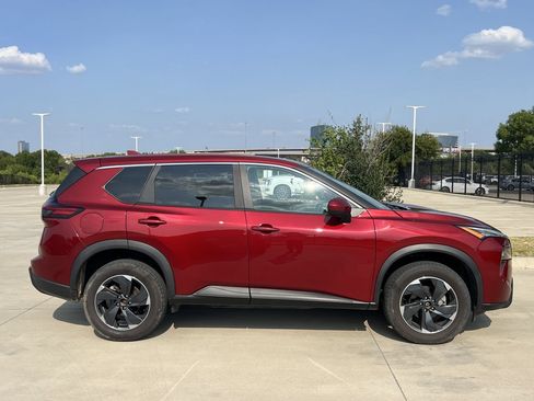 Used 2025 Nissan Rogue SV AWD/4WD image 3