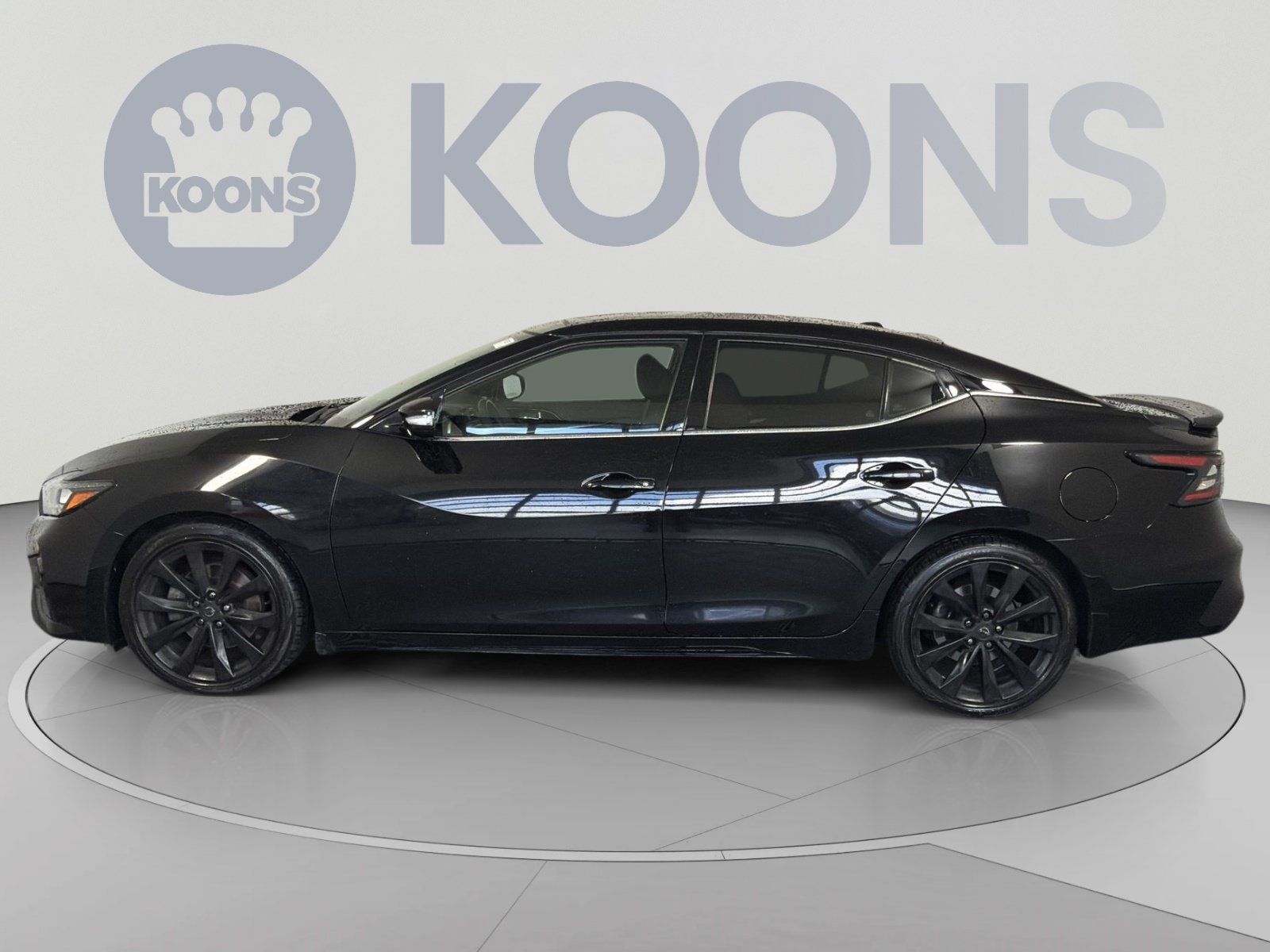 Used 2023 Nissan Maxima SR w/ Sport Mat Group FWD image 2