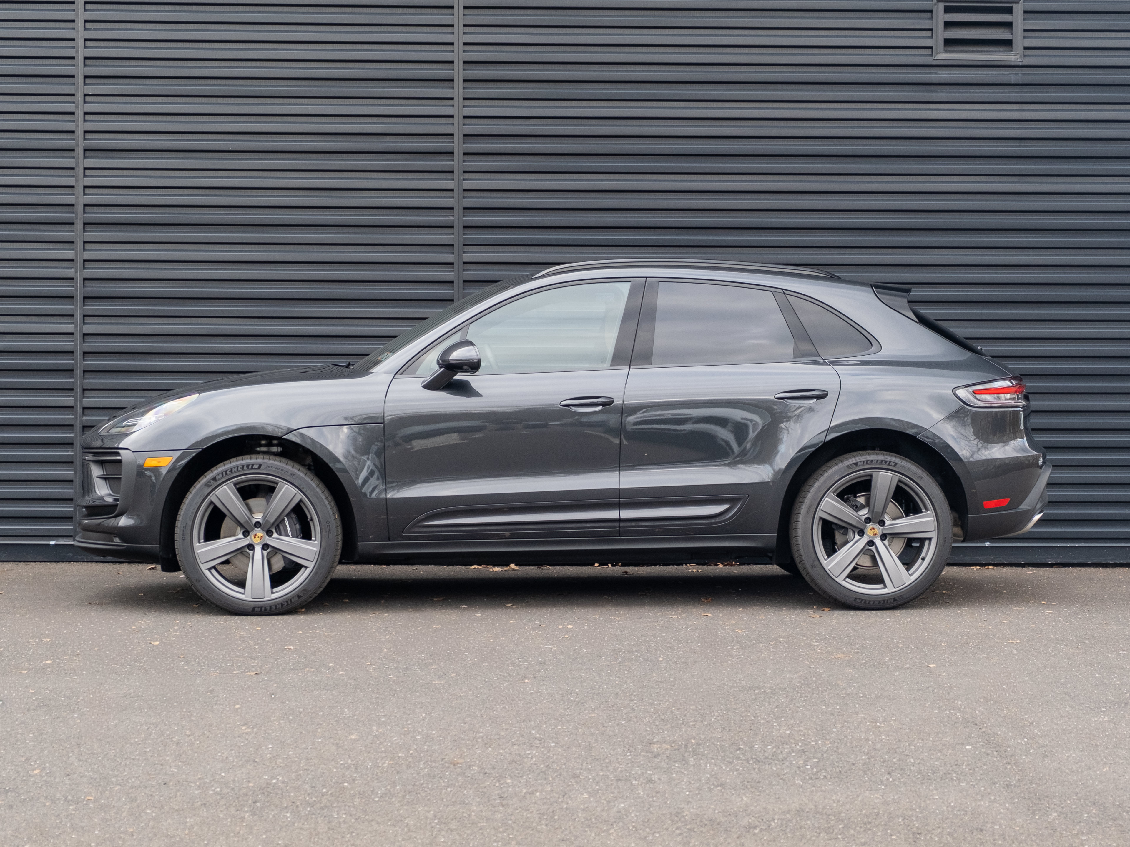 Certified 2026 Porsche Macan AWD/4WD image 2