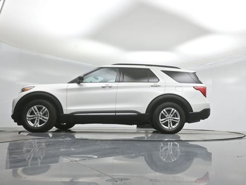 Used 2023 Ford Explorer XLT RWD image 8