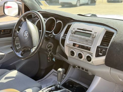 Used 2009 Toyota Tacoma PreRunner image 28