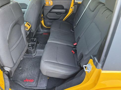 Used 2018 Jeep Wrangler Unlimited Sahara AWD/4WD image 15