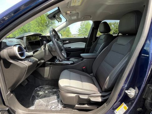 Certified 2024 Chevrolet Trax LT w/ LT Convenience Package FWD image 10