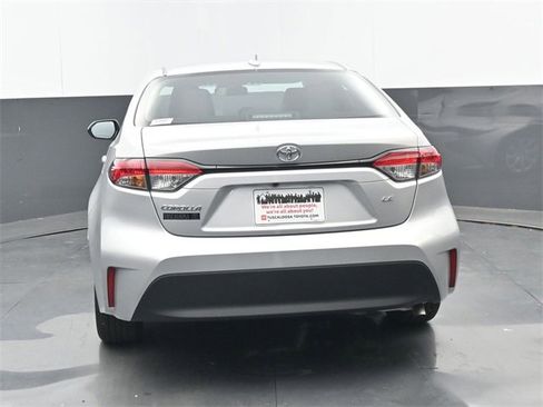 Used 2025 Toyota Corolla LE image 18