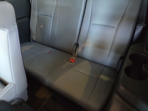 Used 2021 Toyota Highlander XLE AWD/4WD image 18