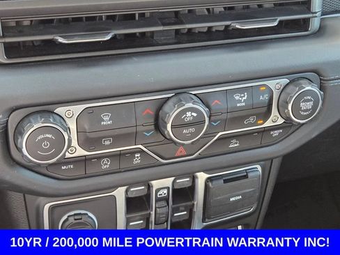 Used 2025 Jeep Wrangler Unlimited Rubicon AWD/4WD image 24