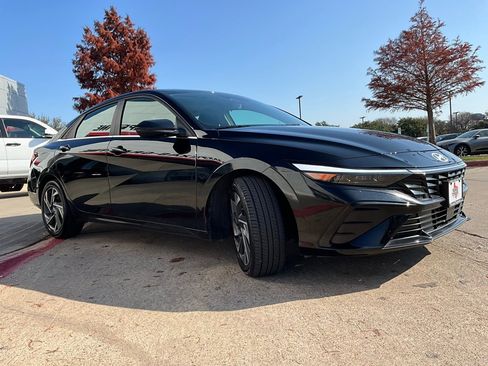 Used 2025 Hyundai Elantra SEL image 5