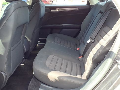 Used 2018 Ford Fusion SE image 12