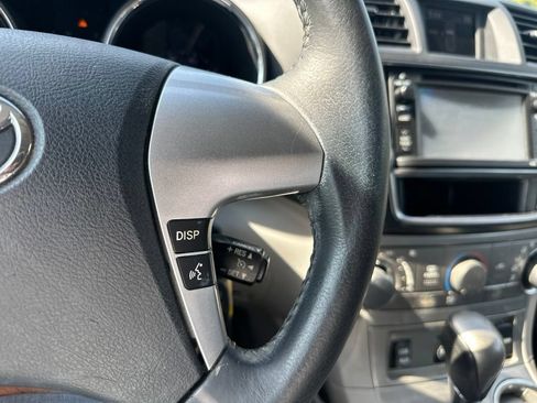 Used 2013 Toyota Highlander SE FWD image 31