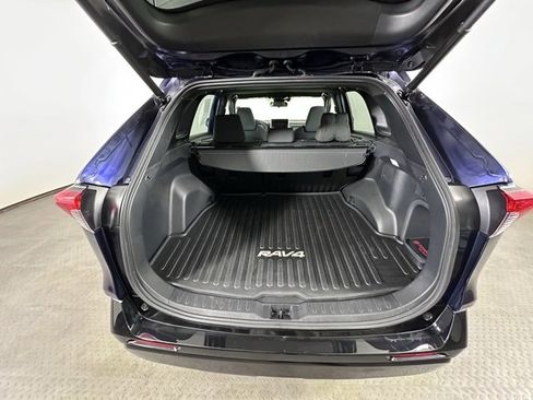 Used 2023 Toyota RAV4 SE image 14