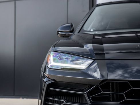 Used 2022 Lamborghini Urus AWD/4WD image 17