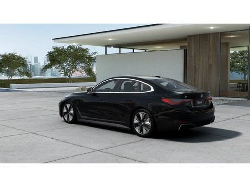New 2026 BMW i4 eDrive40 w/ Parking Assistance Package RWD image 2