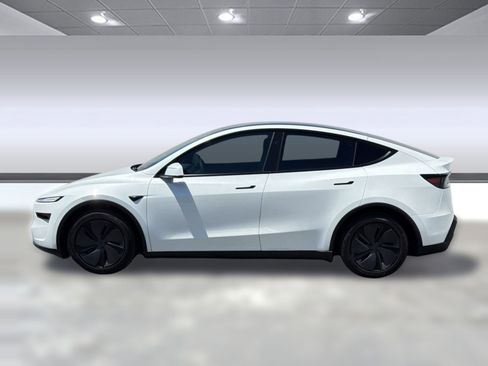 Used 2026 Tesla Model Y AWD image 2